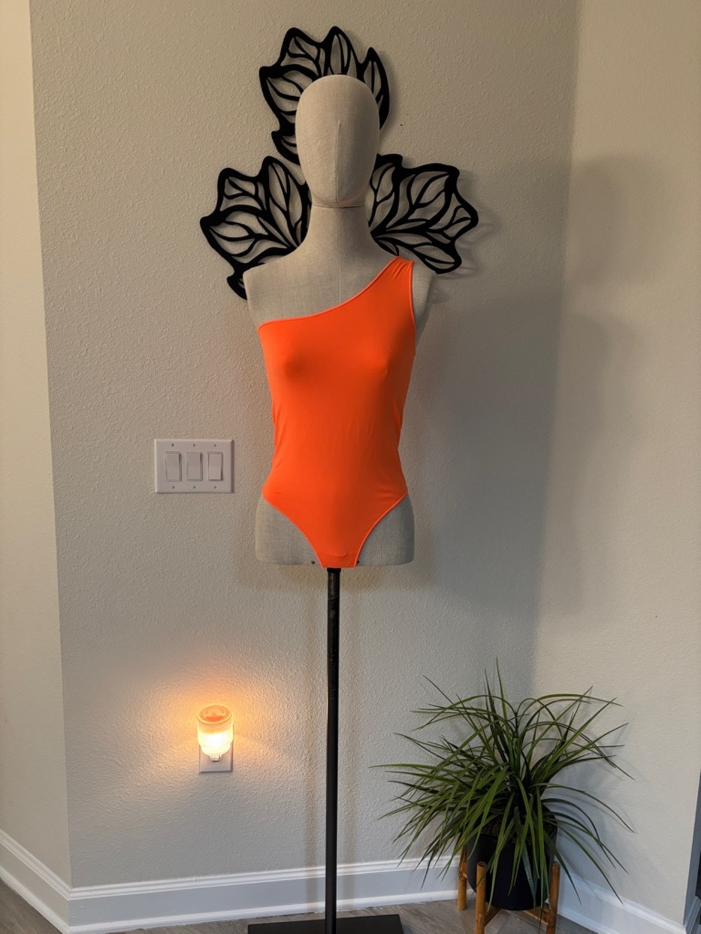 NWOT: SKIMS - ESSENTIAL ONE SHOULDER BODYSUIT